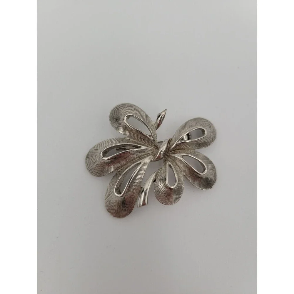 Vintage Jewelry Silver Tone Brooch Pin‎ Bow Shape